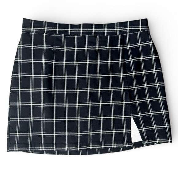 Garage Dresses & Skirts - Garage Plaid‎ Mini Skirt Black and White Women's Size XL